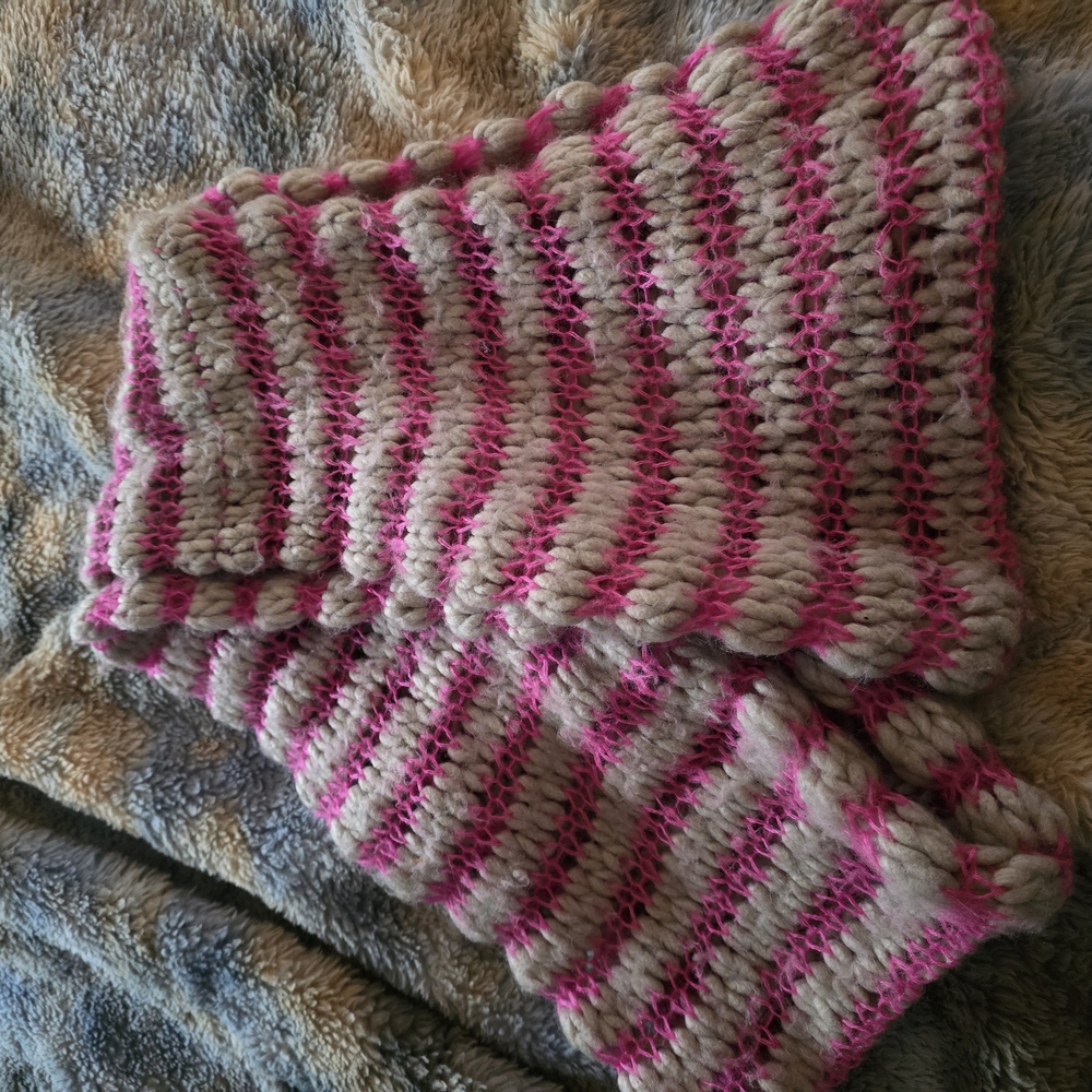 Pink Cream Striped Knitted Scarf American Eagle Y2K Vintage Infinity Soft Preppy